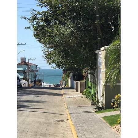 Garden Ville - Confortavel Apartamento Na Praia De Bombas Com Otima Localizacao ボンビーニャス エクステリア 写真