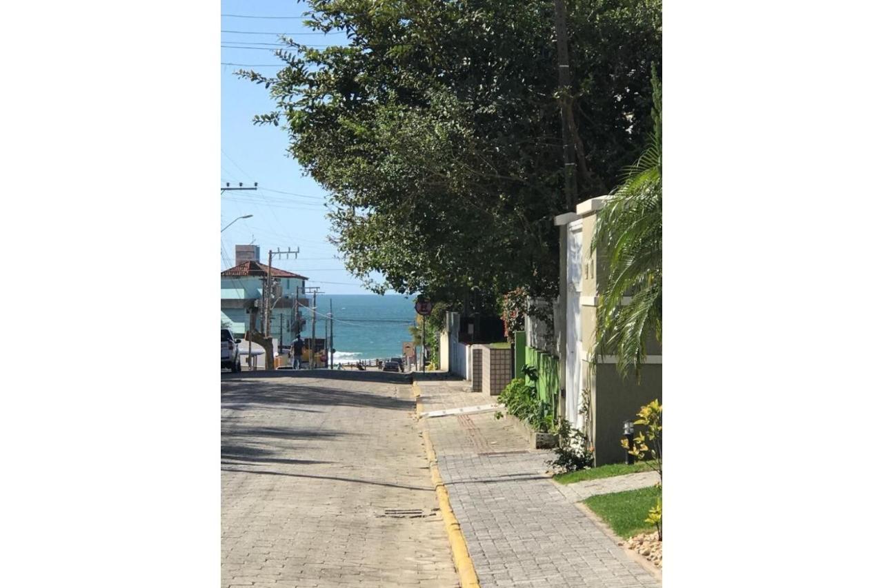Garden Ville - Confortavel Apartamento Na Praia De Bombas Com Otima Localizacao ボンビーニャス エクステリア 写真